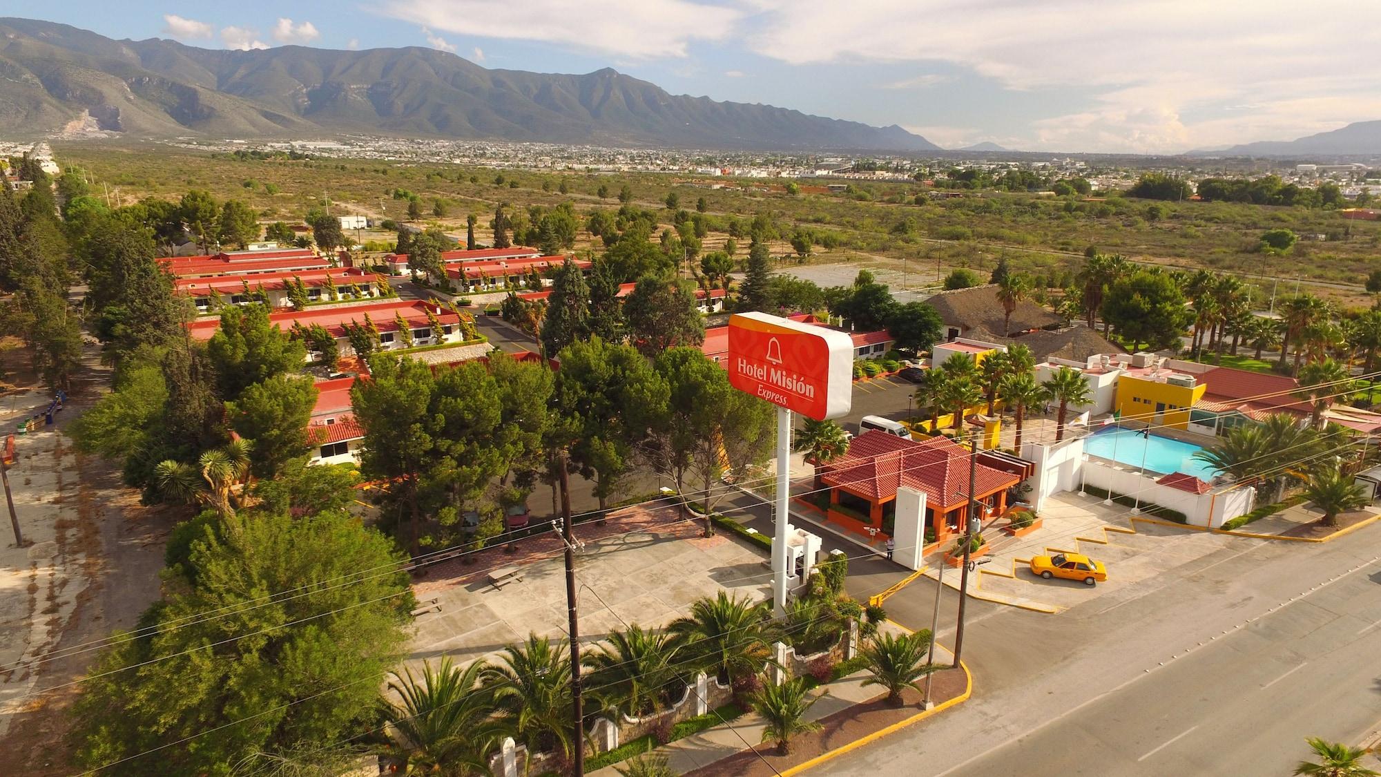 Mision Express Saltillo Bagian luar foto