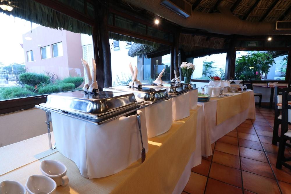 Mision Express Saltillo Bagian luar foto